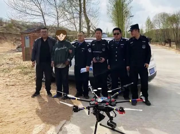 神木警方用无人机找人！3.jpg