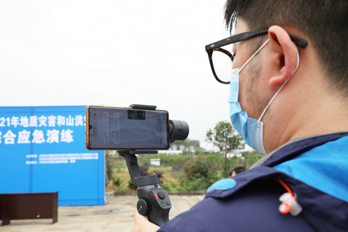 无人机+千里眼 江阳区实现山洪地灾“空地一体”救援3.jpg