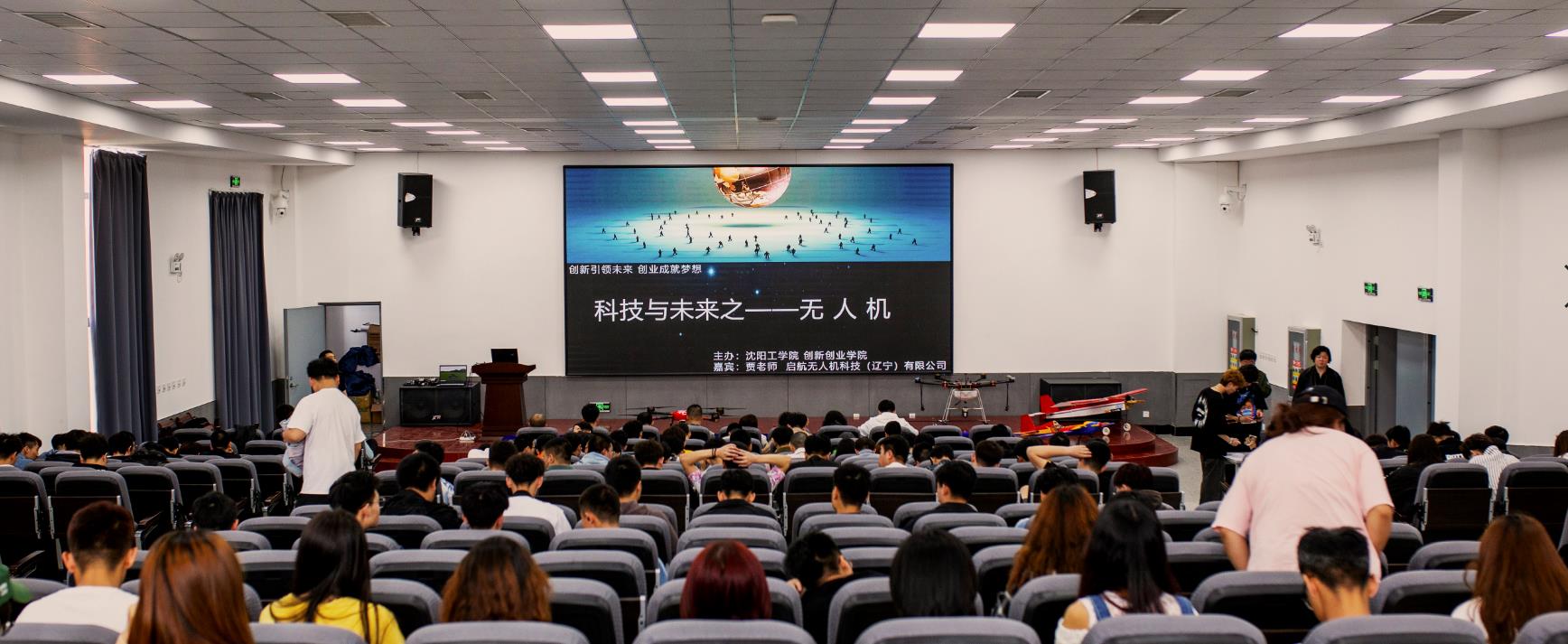 进校园1.jpg